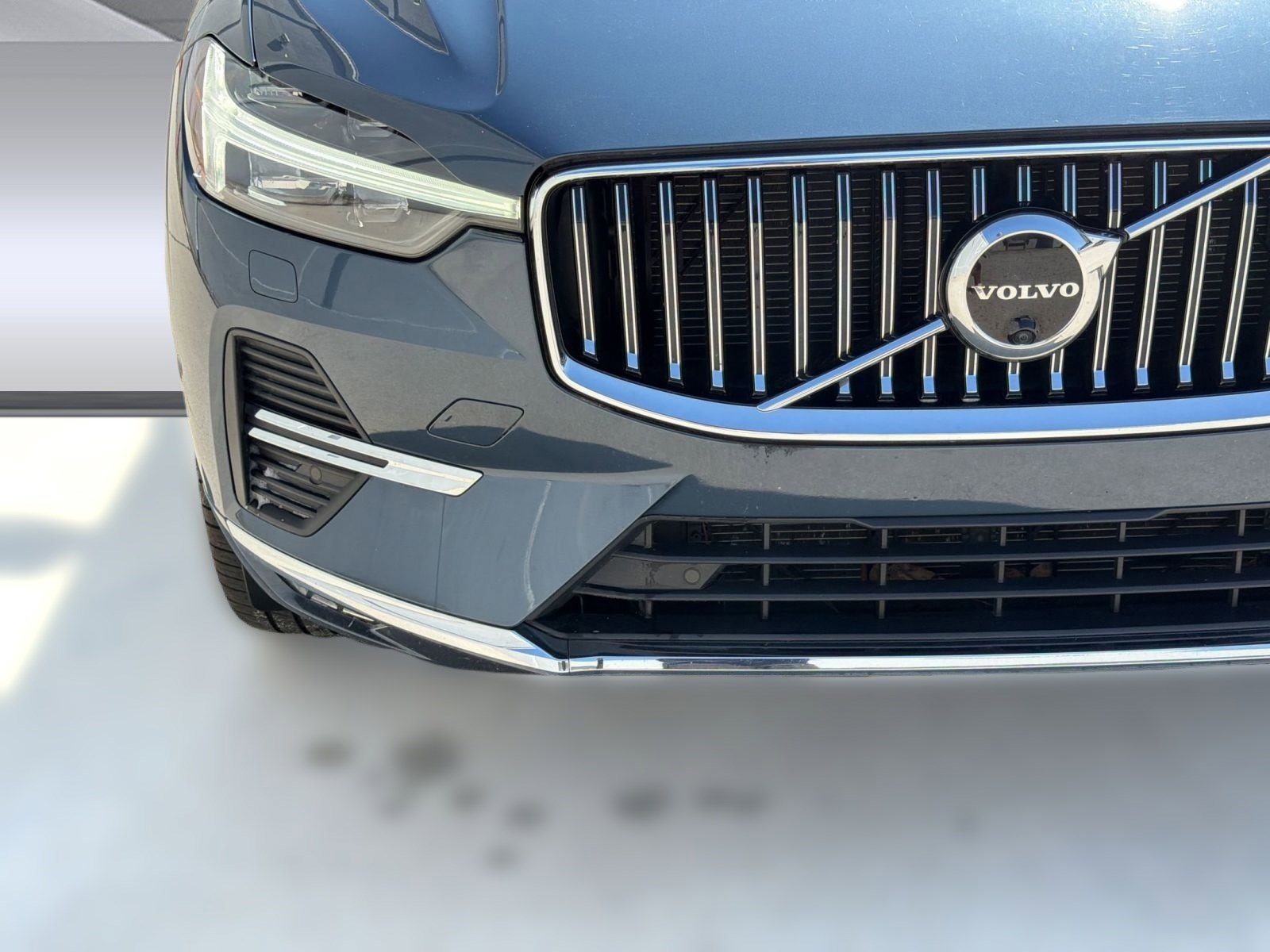Used 2023 Volvo XC60 B5 Ultimate w/ Climate Package FWD image 11