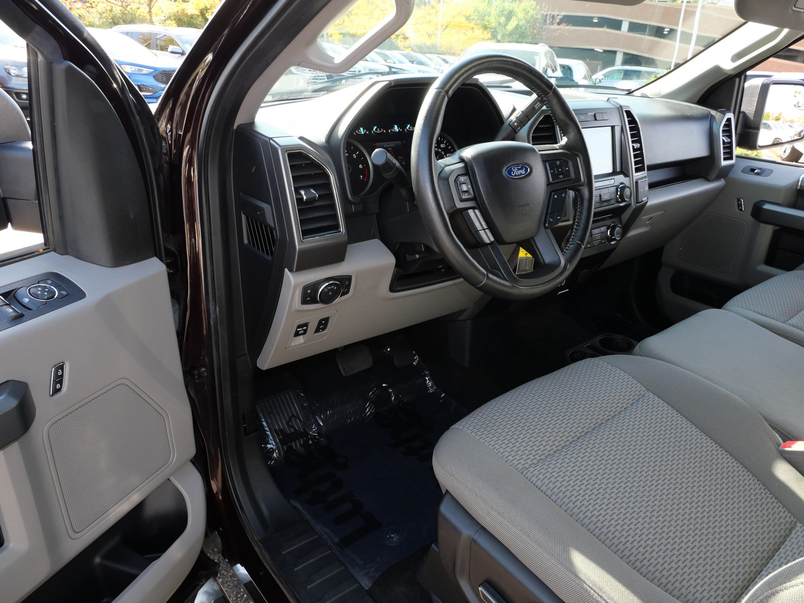 Used 2018 Ford F150 XLT w/ Equipment Group 302A Luxury AWD/4WD image 9