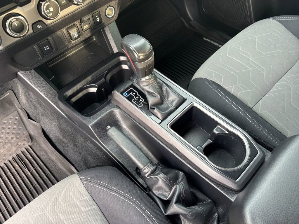 Used 2020 Toyota Tacoma TRD Off-Road w/ Blackout Package AWD/4WD image 18