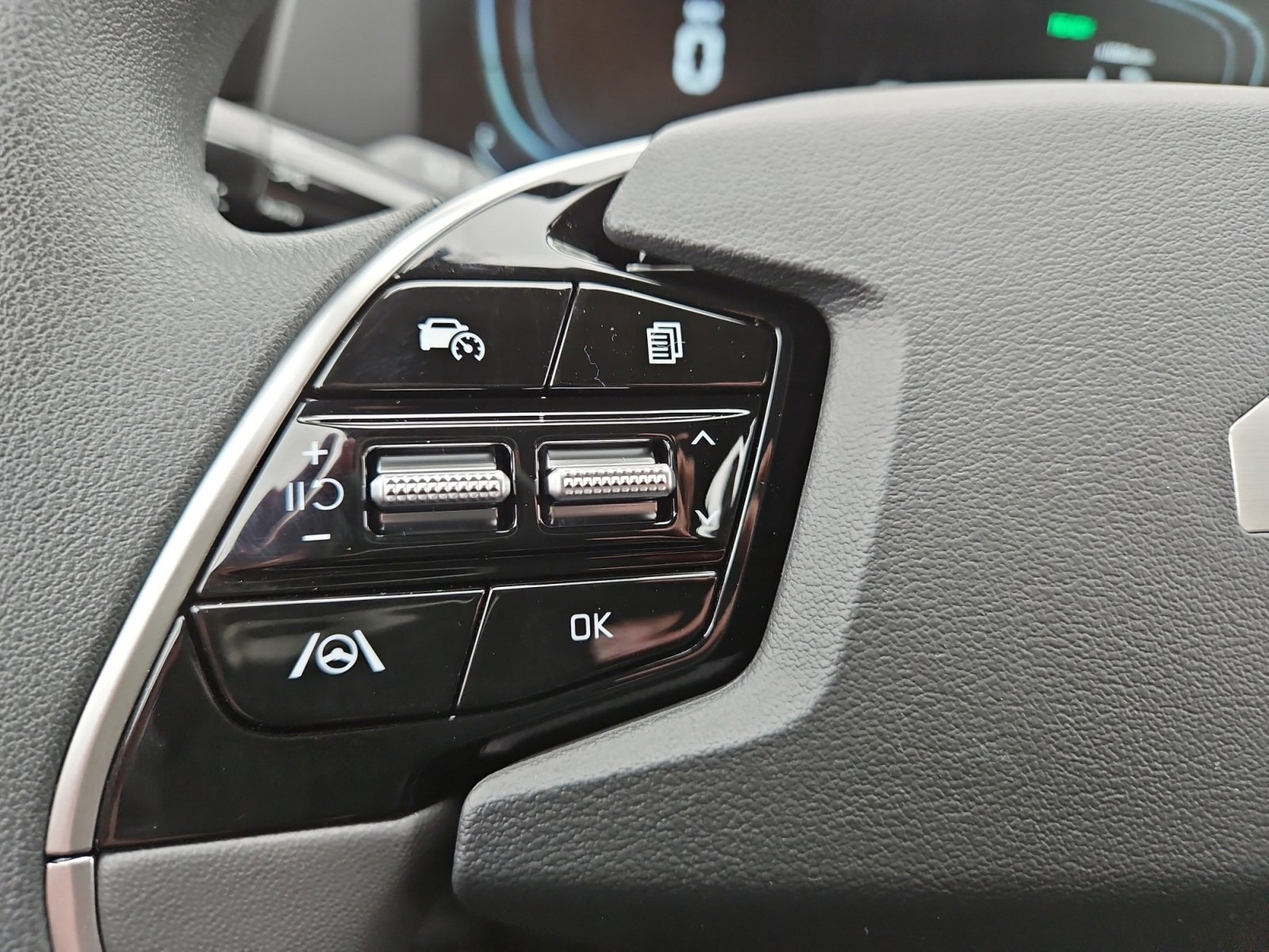 Used 2025 Kia Niro LX image 25