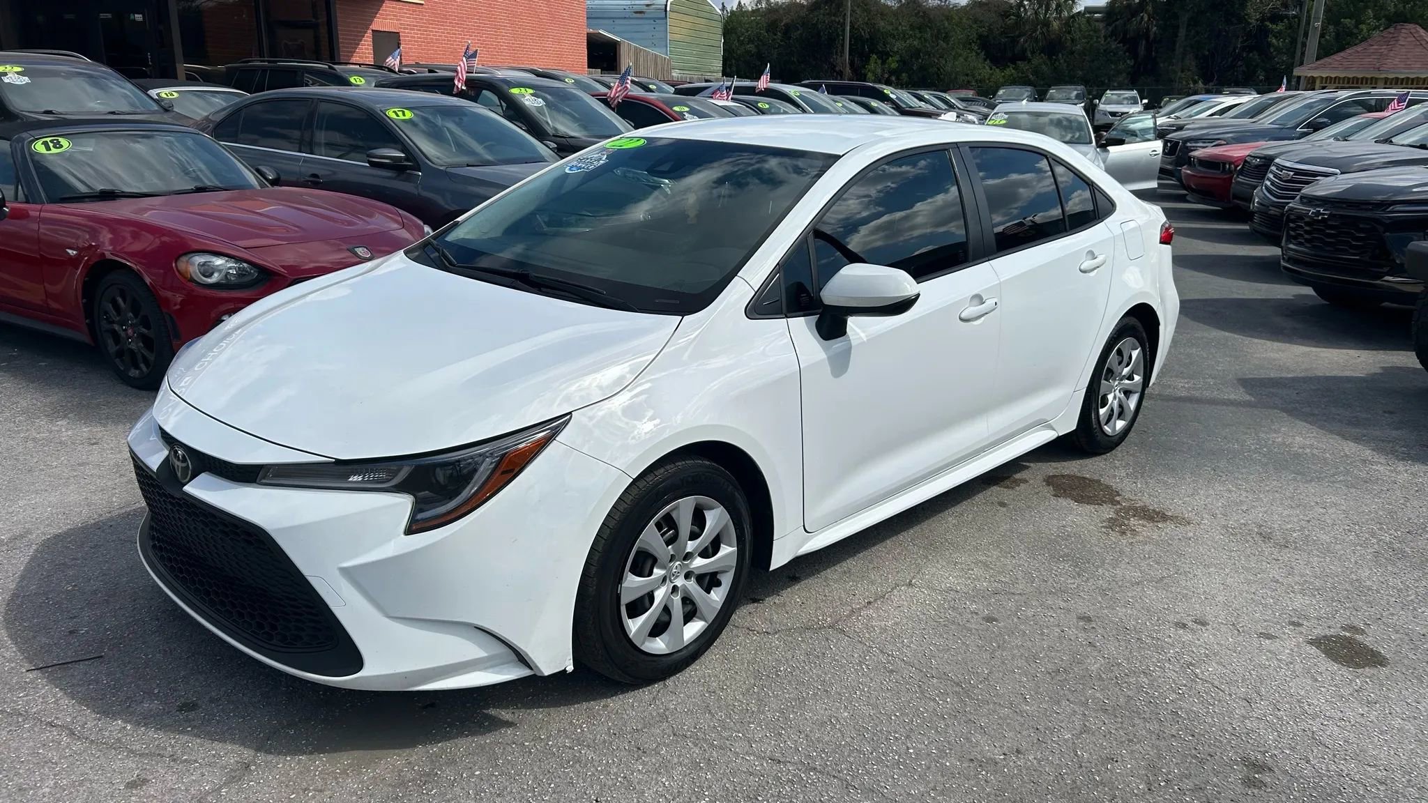 Used 2022 Toyota Corolla LE image 2