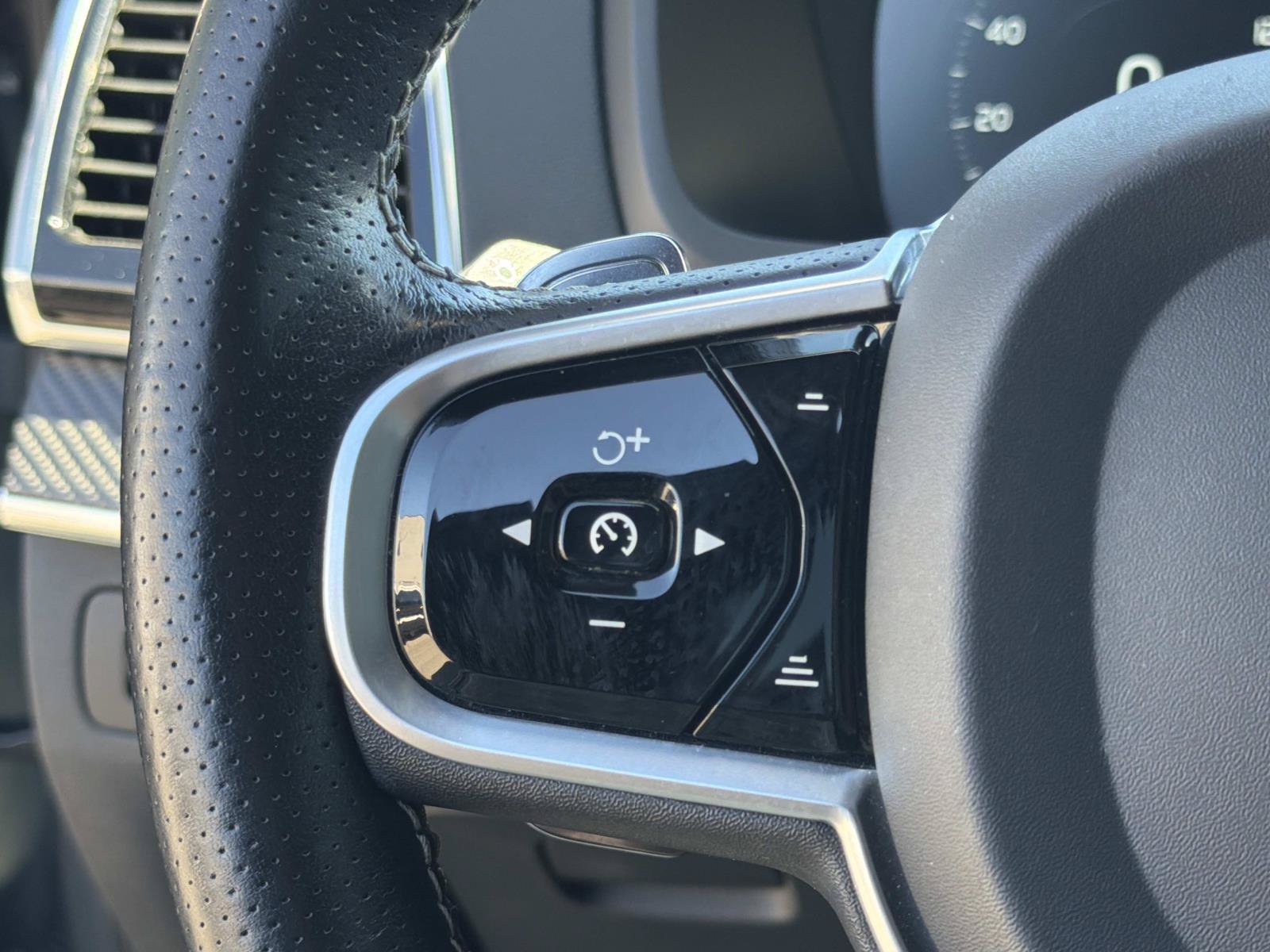 Used 2019 Volvo XC90 T6 R-Design w/ Advanced Package AWD/4WD image 9