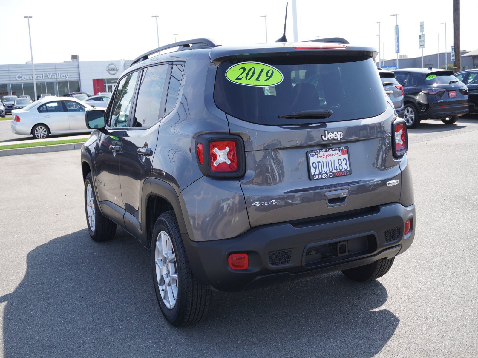Used 2019 Jeep Renegade Latitude w/ Trailer Tow Group AWD/4WD image 8