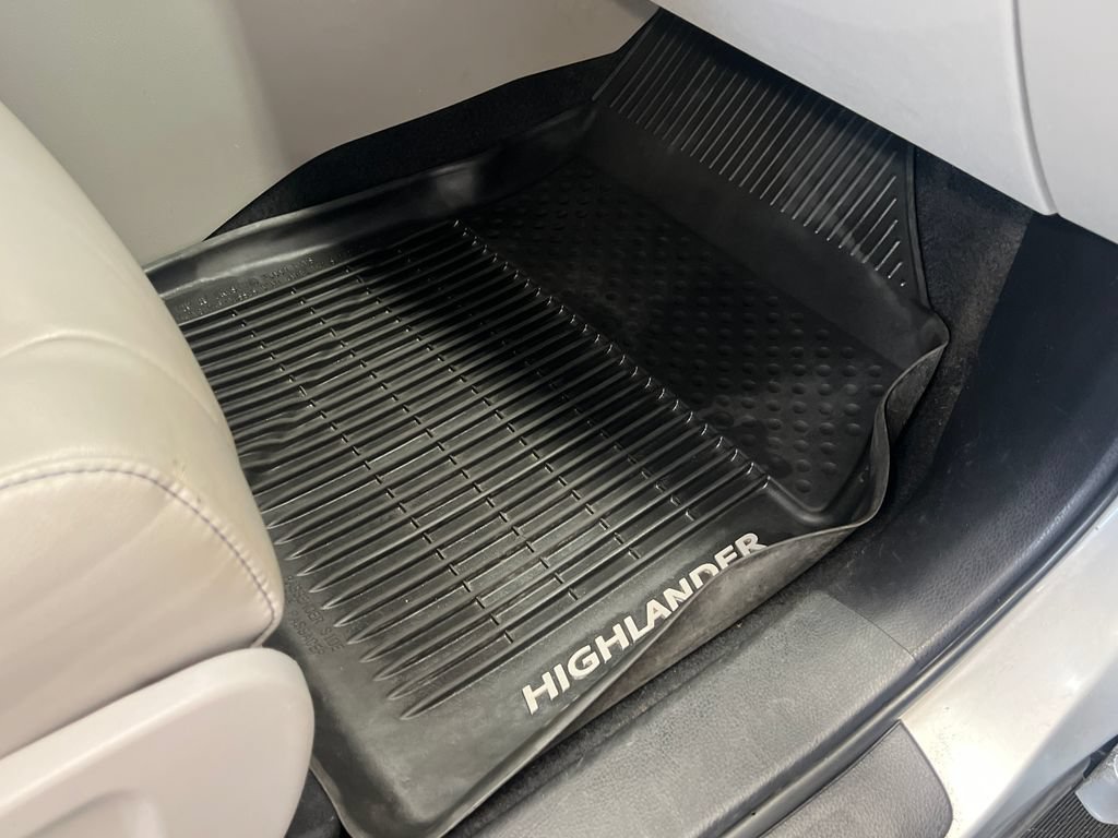 Used 2018 Toyota Highlander XLE AWD/4WD image 40