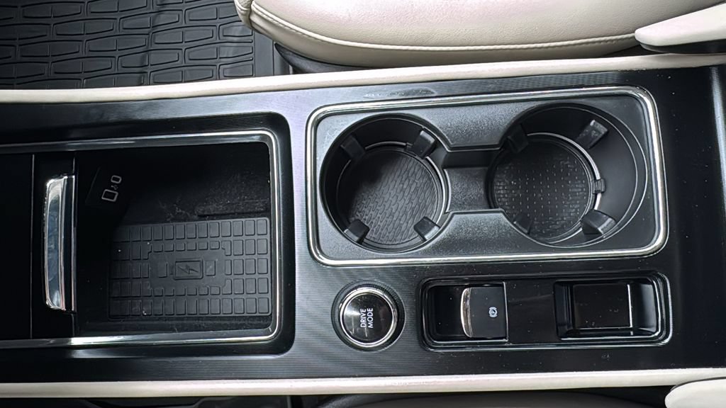 Used 2025 Lincoln Corsair Reserve FWD image 16