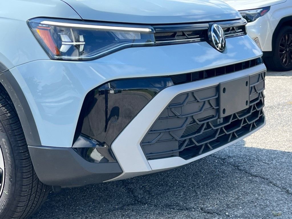 New 2025 Volkswagen Taos SE image 2