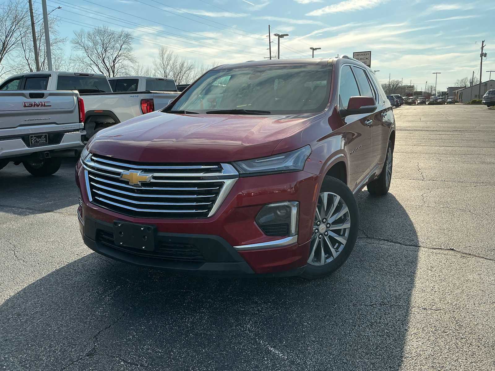 Used 2023 Chevrolet Traverse Premier FWD image 3