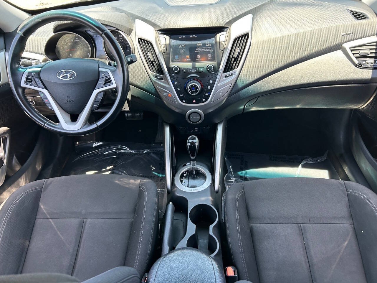Used 2017 Hyundai Veloster FWD image 16