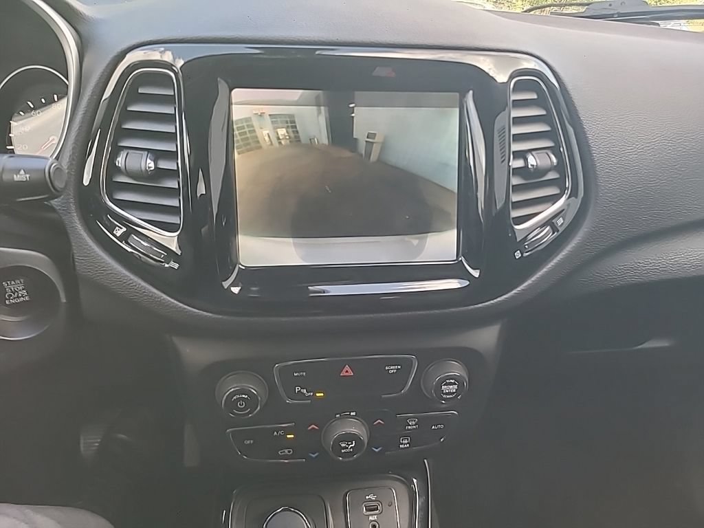 Used 2017 Jeep Compass Limited w/ Navigation Group AWD/4WD image 14