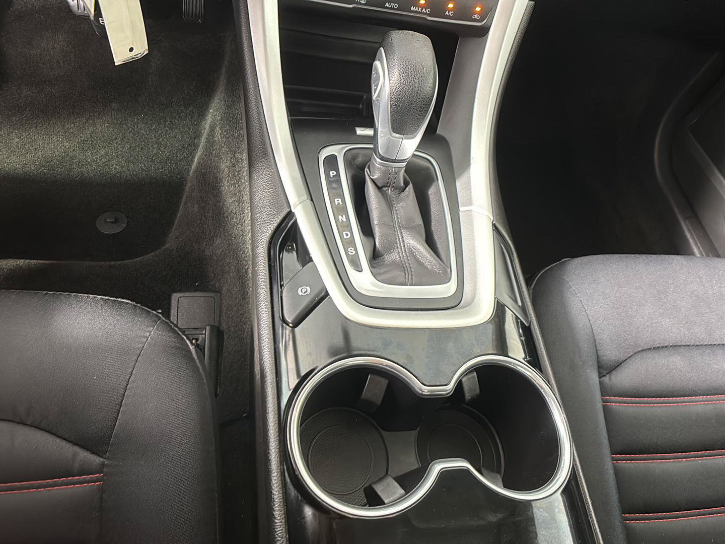 Used 2015 Ford Fusion SE FWD image 34