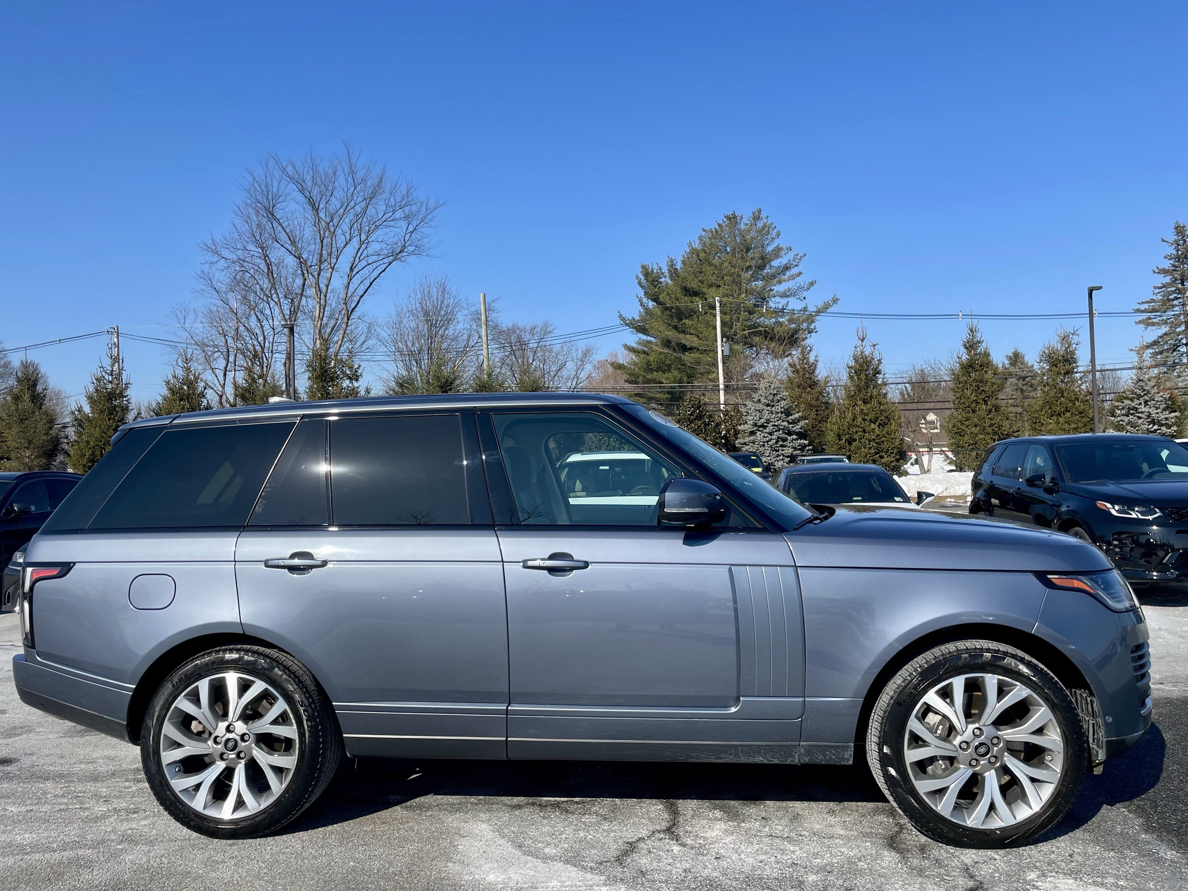 Used 2020 Land Rover Range Rover HSE image 4