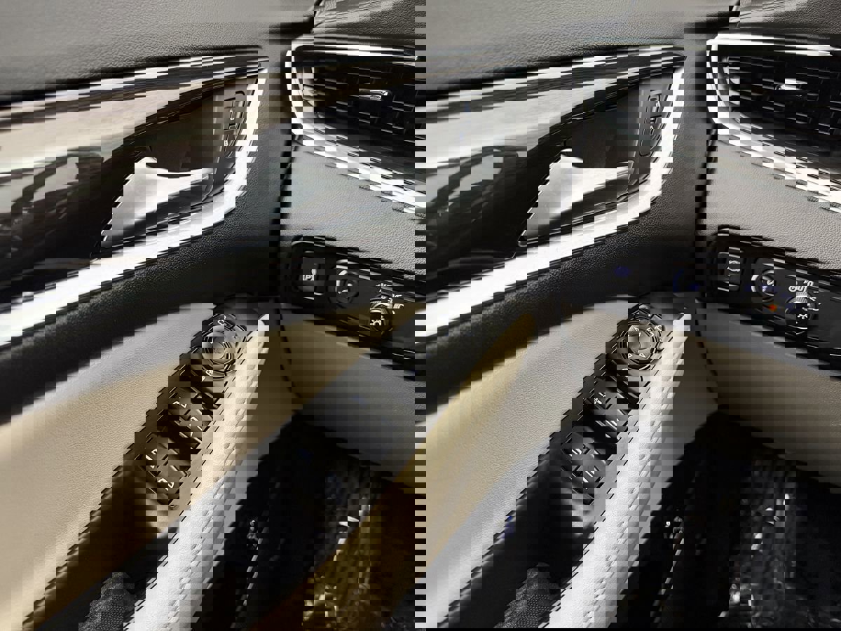 Used 2021 Buick Enclave Essence w/ Experience Buick Package image 11