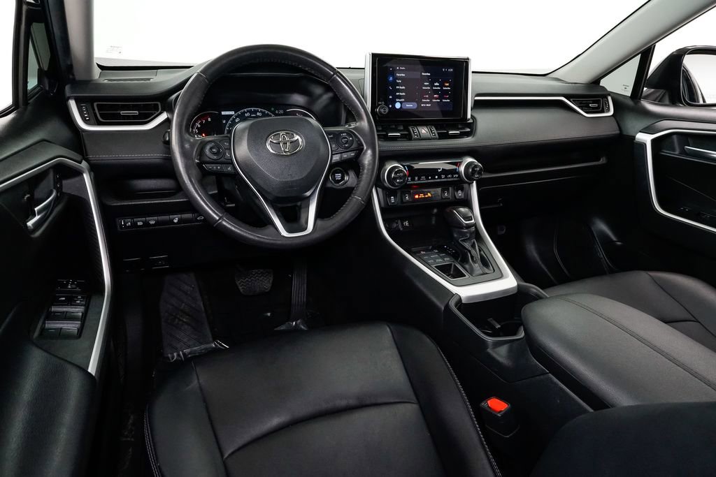 Used 2023 Toyota RAV4 XLE Premium image 9
