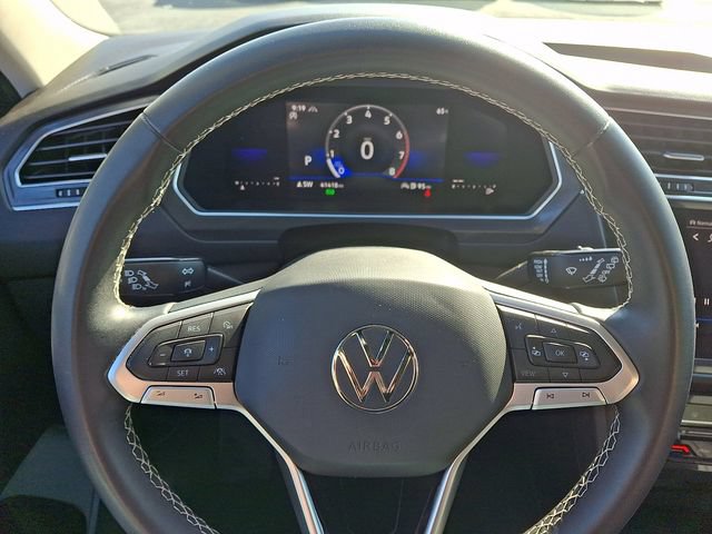 Used 2023 Volkswagen Tiguan SE AWD/4WD image 18