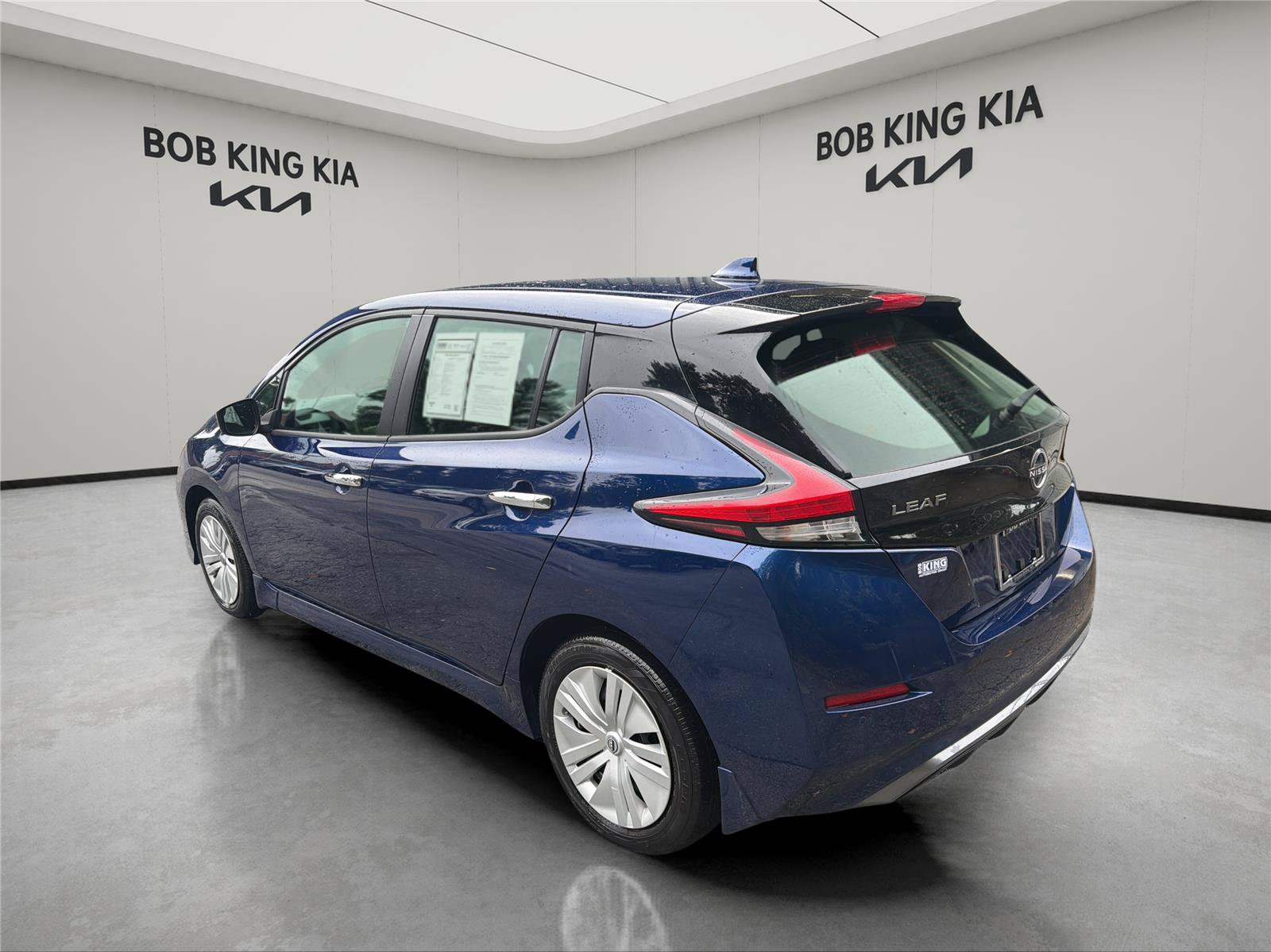 Used 2025 Nissan Leaf S FWD image 3