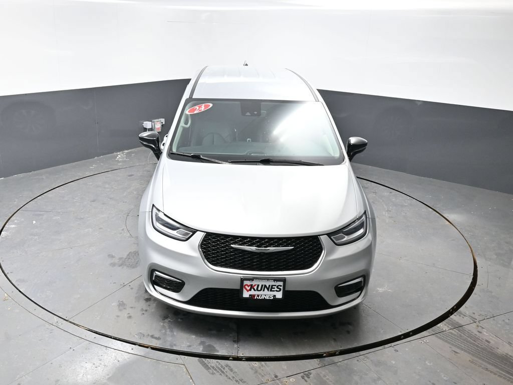 Used 2024 Chrysler Pacifica Limited FWD image 43