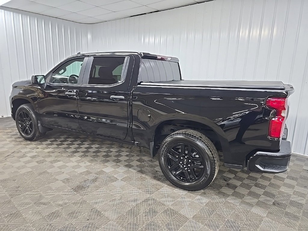 Used 2024 Chevrolet Silverado 1500 Custom w/ Dark Appearance Package image 4