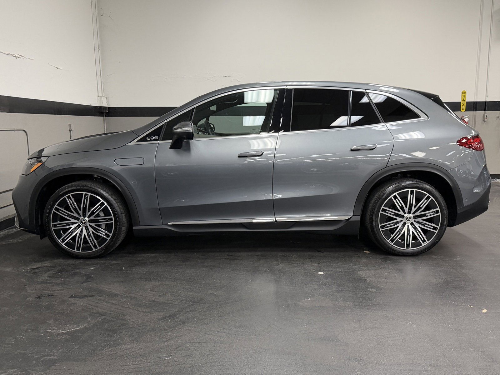 Used 2025 Mercedes-Benz EQE 350+ SUV image 9