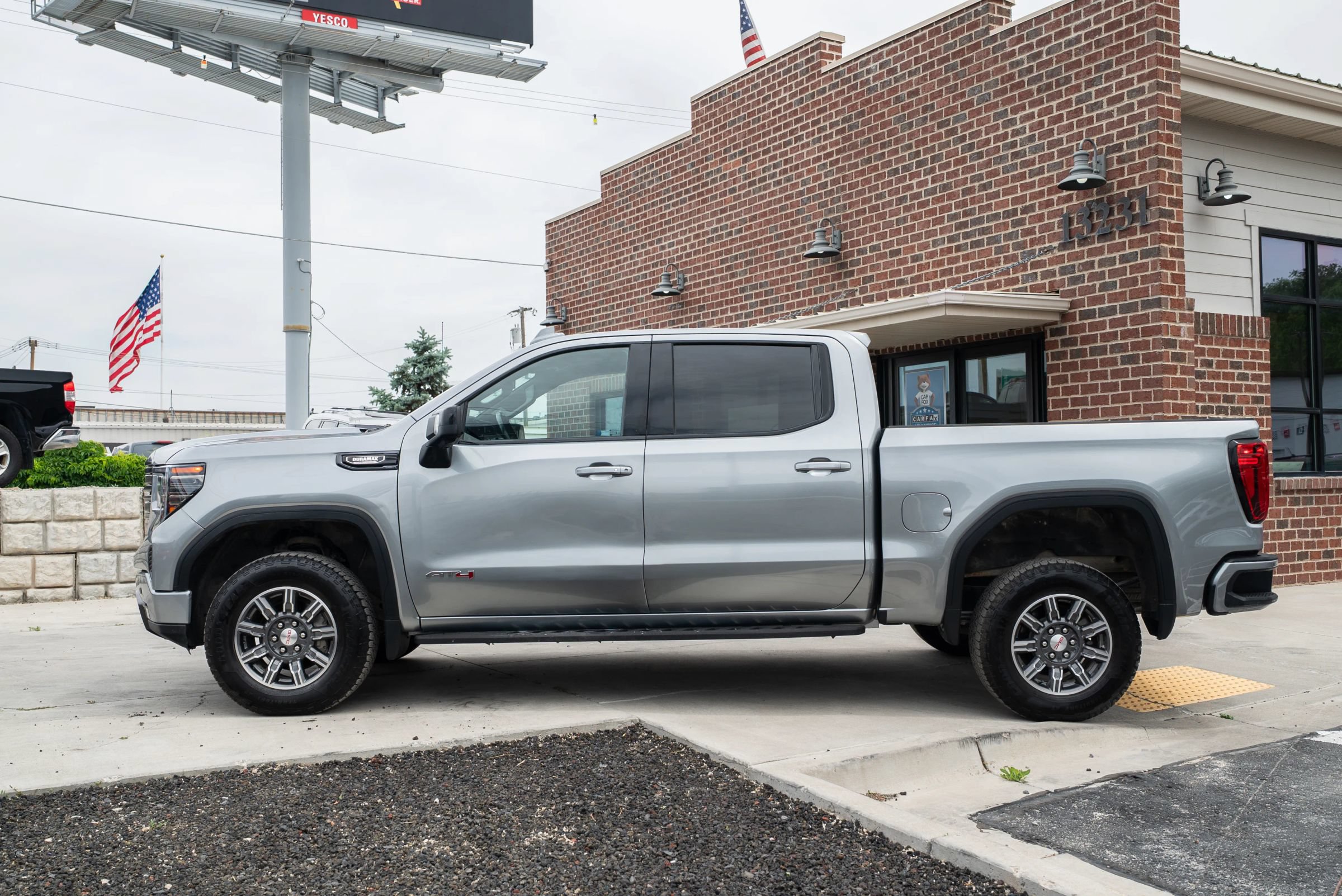 Used 2024 GMC Sierra 1500 AT4 w/ AT4 Premium Package AWD/4WD image 3
