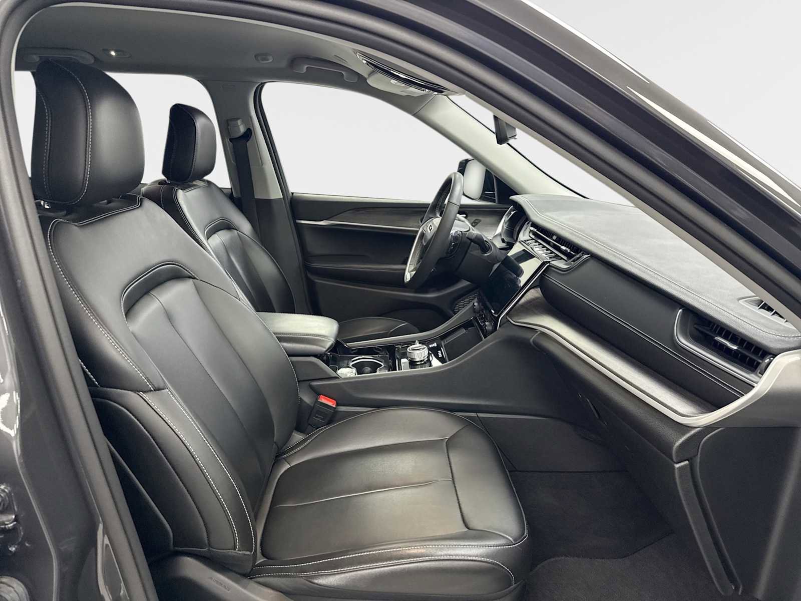 Used 2023 Jeep Grand Cherokee Limited image 30