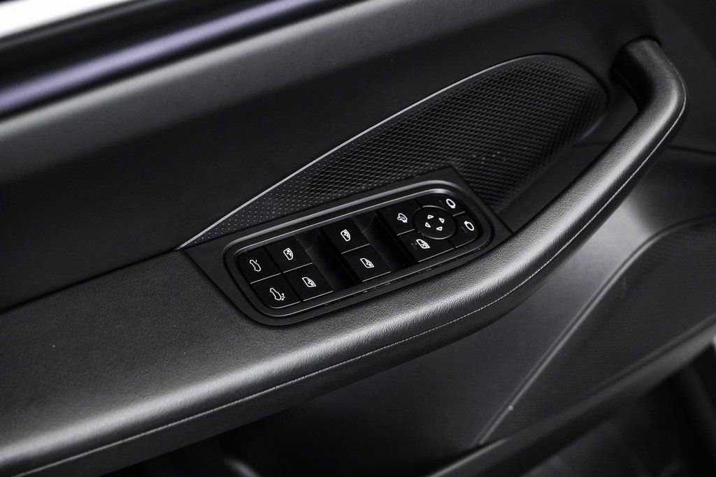 Used 2024 Porsche Macan 4 Electric AWD/4WD image 43