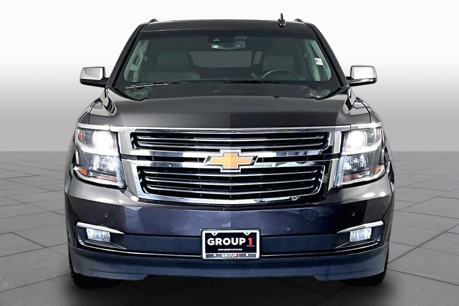 Used 2017 Chevrolet Suburban Premier AWD/4WD image 4