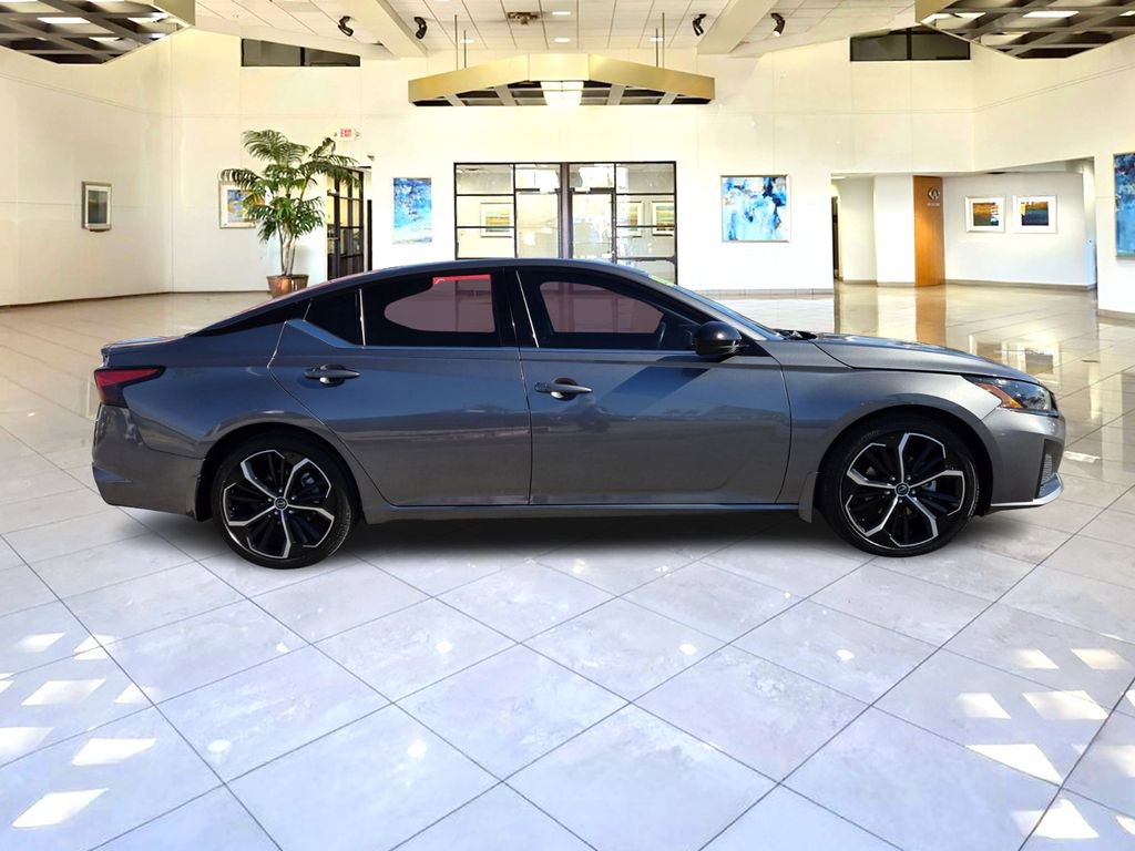Certified 2023 Nissan Altima 2.5 SR FWD image 4