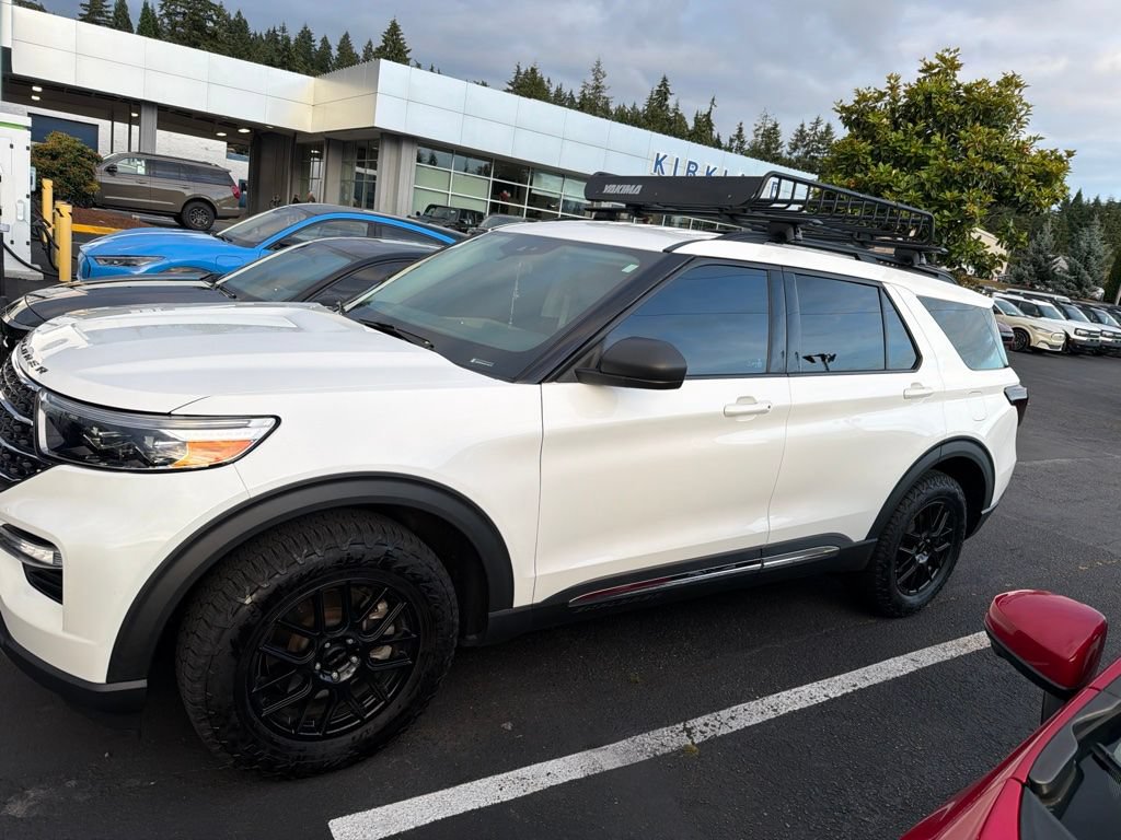 Certified 2021 Ford Explorer XLT w/ Equipment Group 202A AWD/4WD image 3