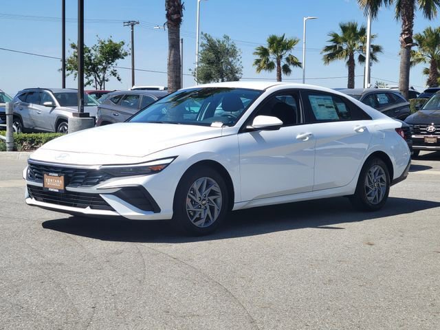New 2026 Hyundai Elantra Hybrid FWD image 2