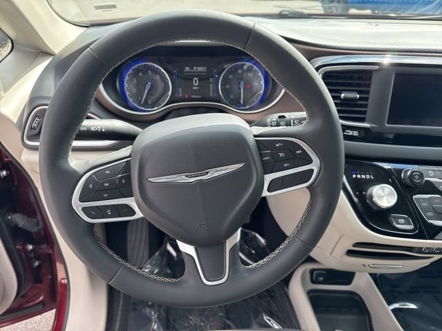 Used 2023 Chrysler Voyager LX FWD image 18