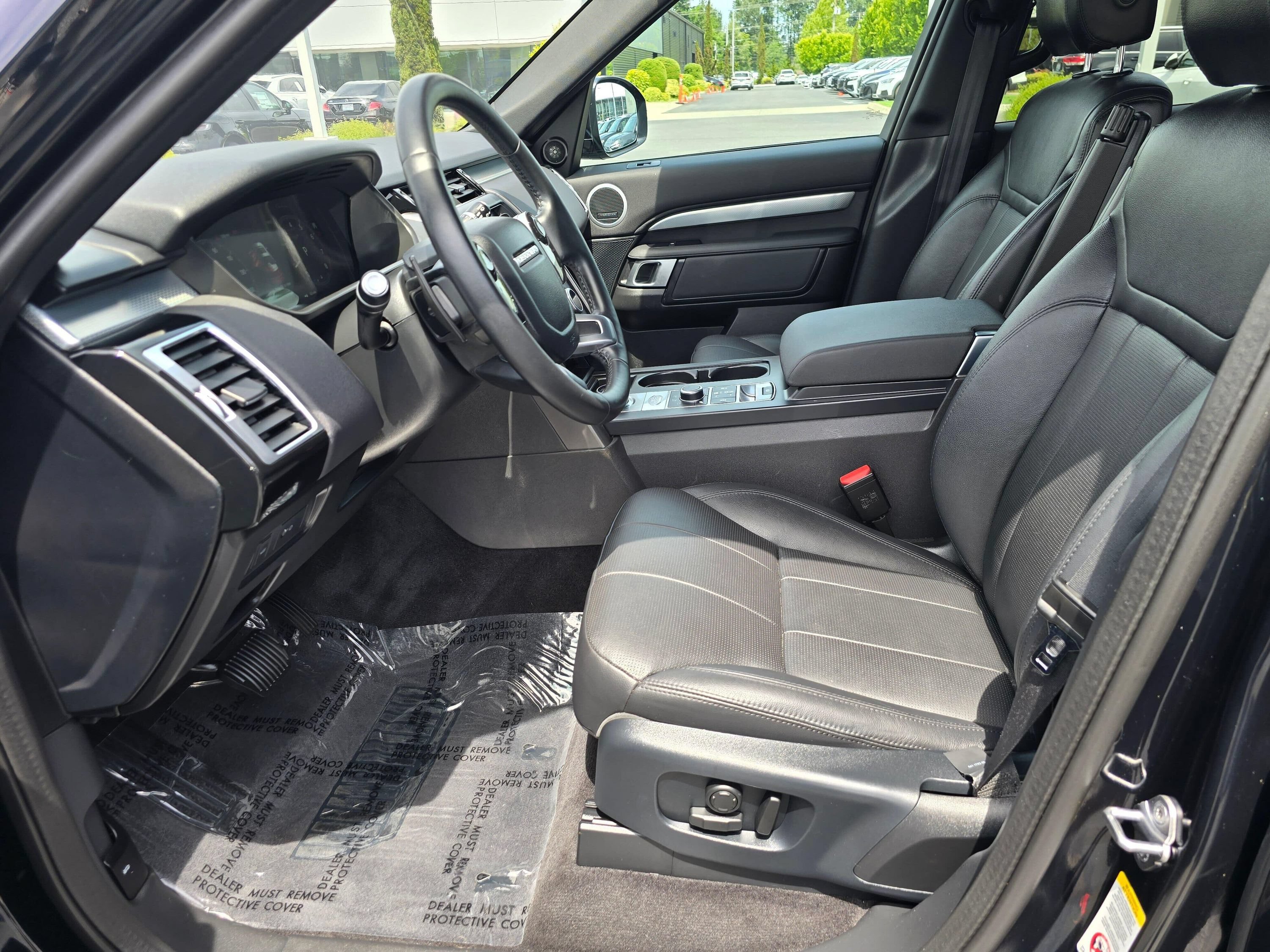Used 2020 Land Rover Discovery Landmark AWD/4WD image 12