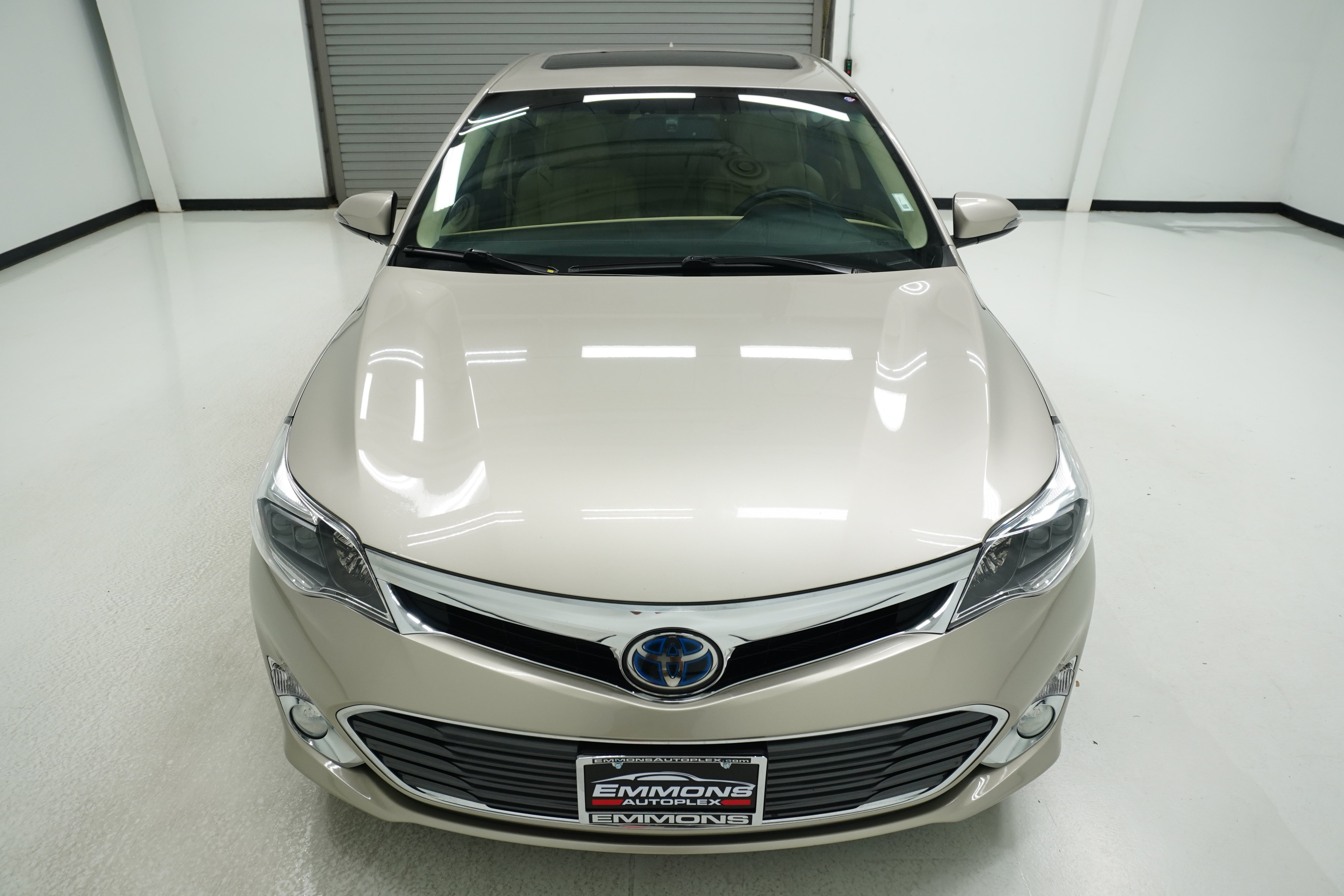 Used 2013 Toyota Avalon Limited w/ Technology Pkg FWD image 2