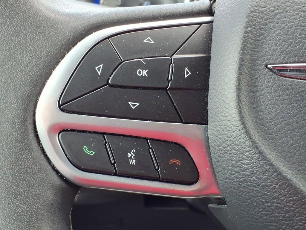 Used 2025 Chrysler Pacifica Select FWD image 32