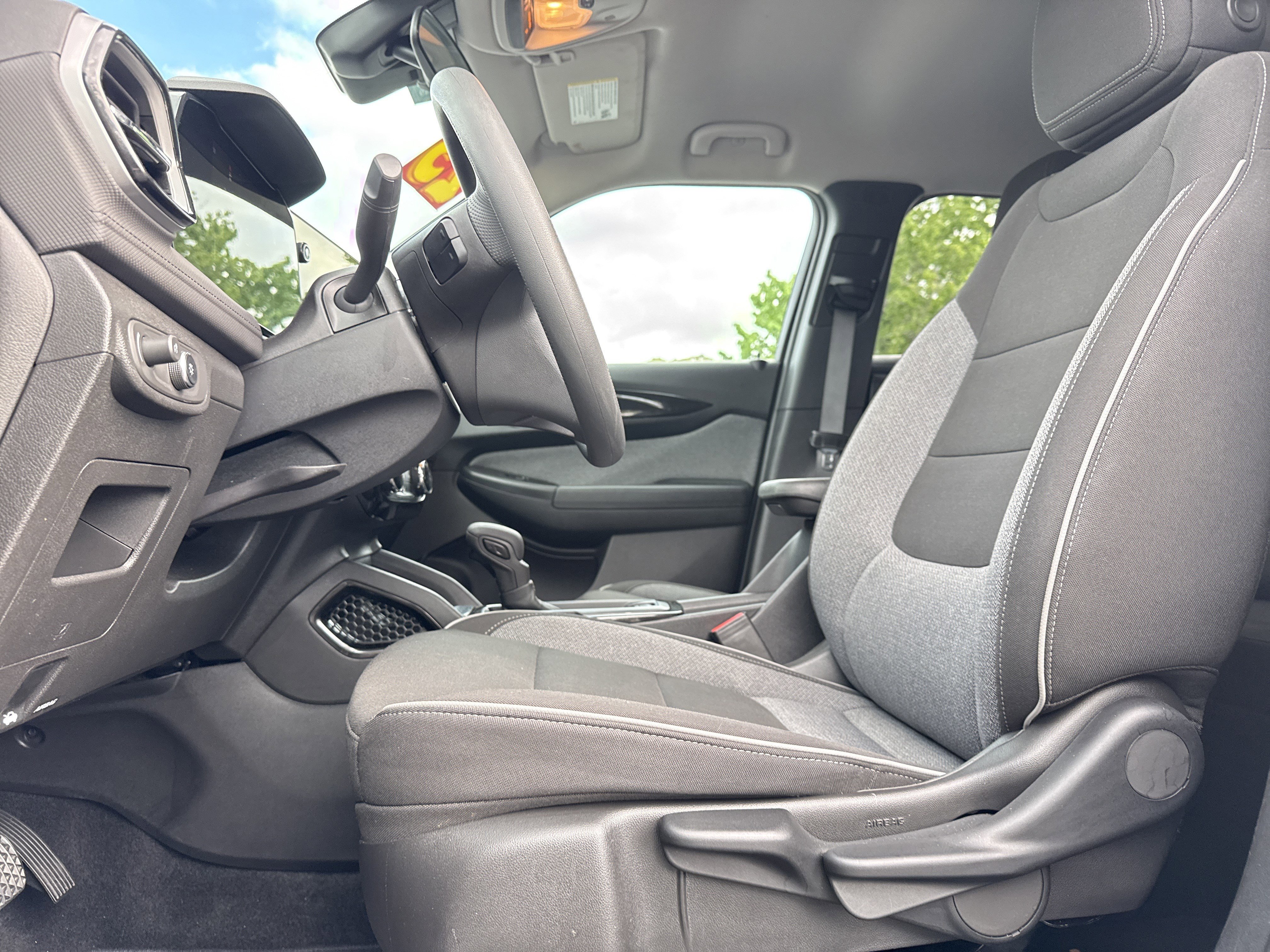 Used 2025 Chevrolet TrailBlazer LT image 16