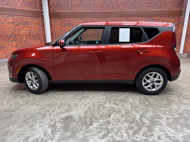 Used 2023 Kia Soul LX w/ LX Technology Package image 2
