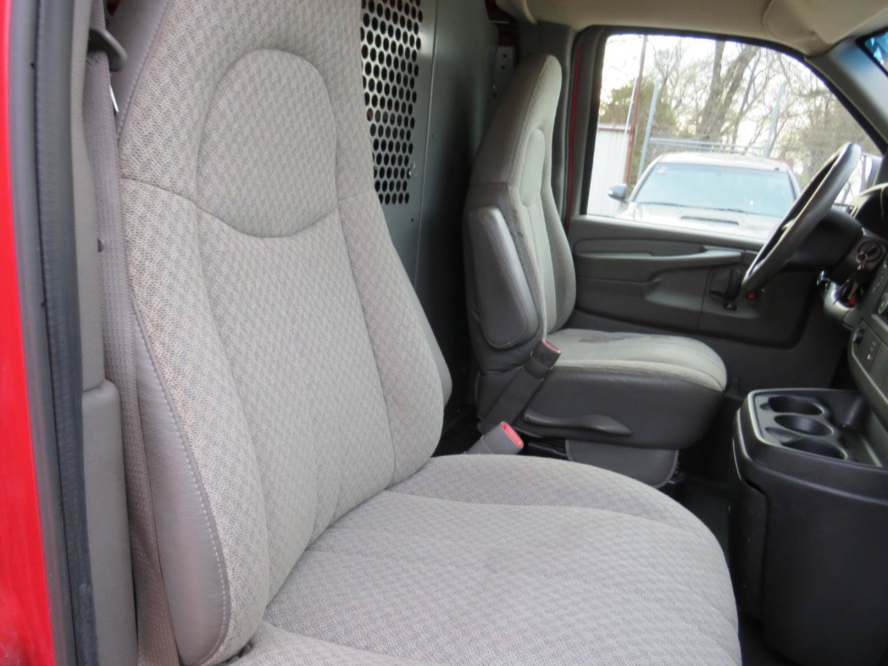Used 2009 Chevrolet Express 2500 RWD image 22