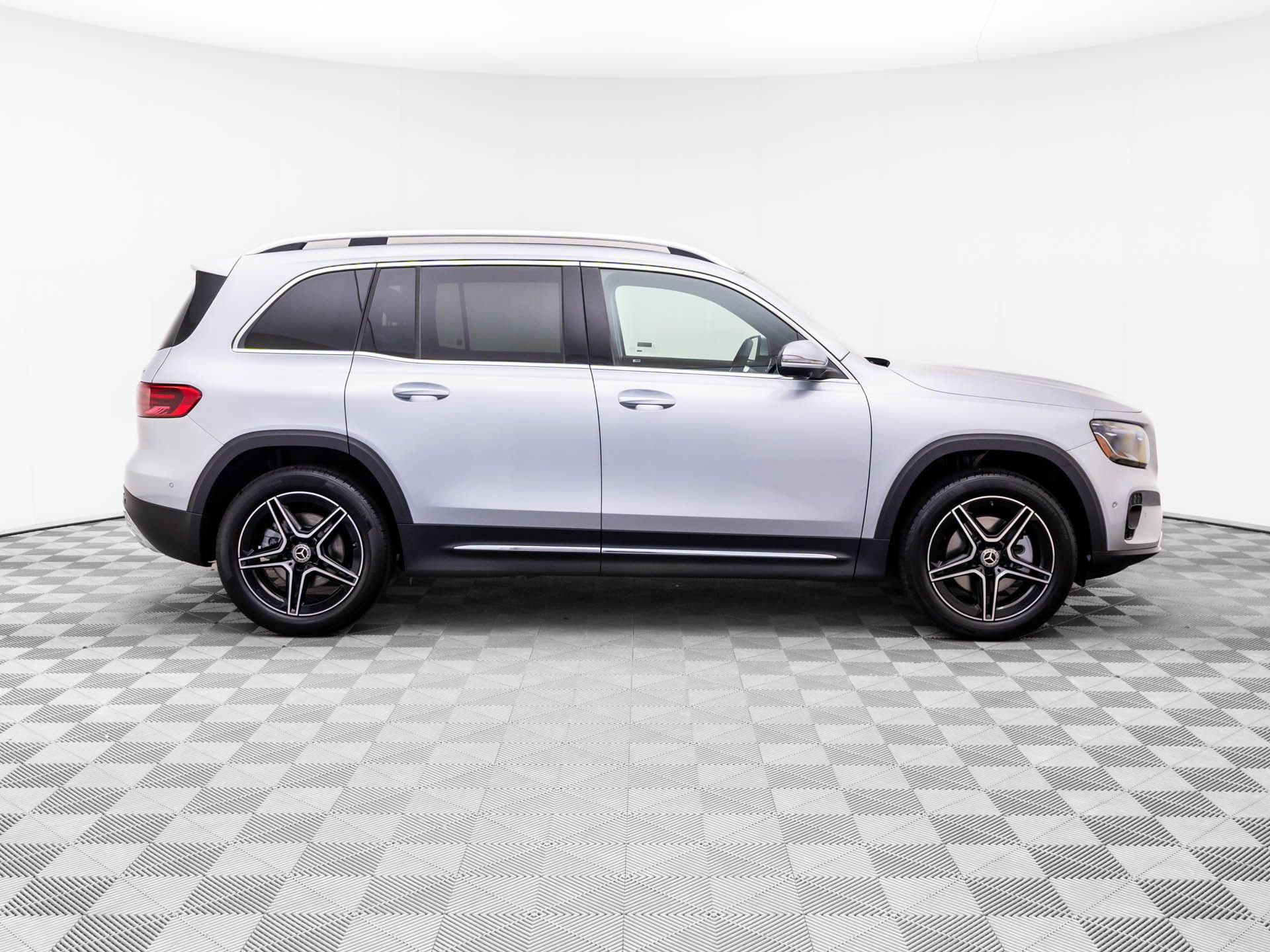 New 2026 Mercedes-Benz GLB 250 4MATIC image 6