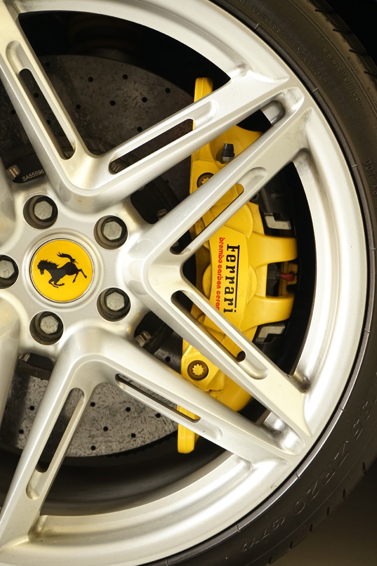 Used 2021 Ferrari F8 Tributo RWD image 34