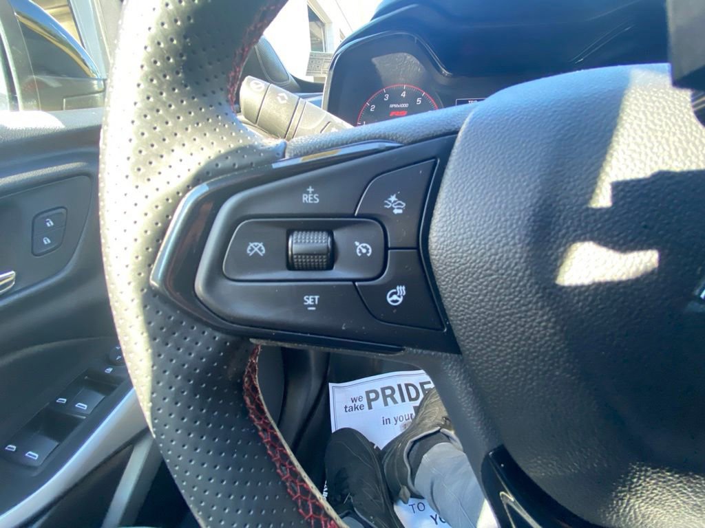 Used 2025 Chevrolet Trax RS FWD image 19