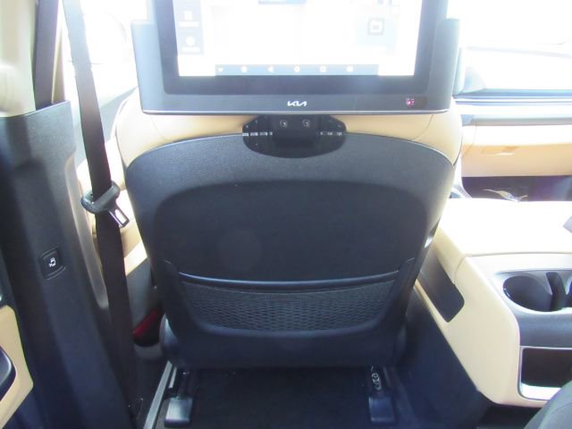 Used 2023 Kia Carnival LX image 40