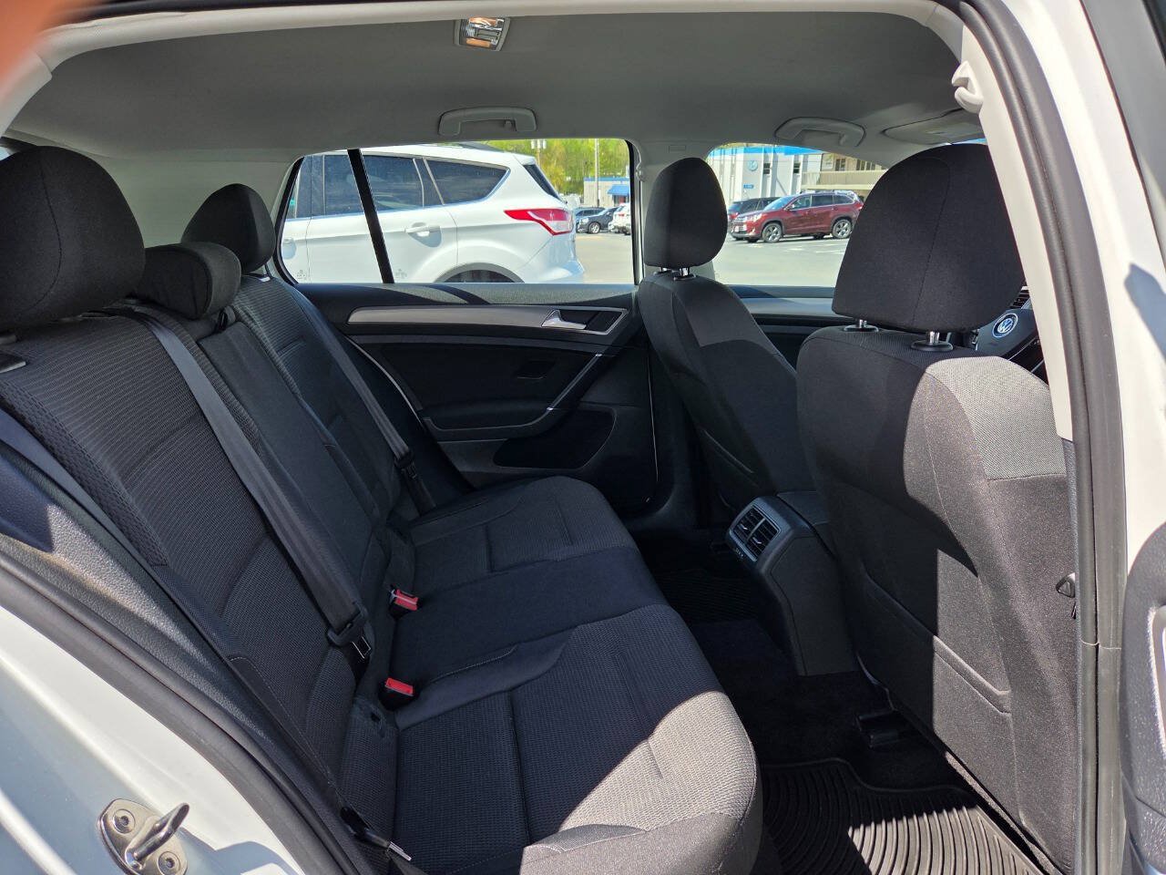 Used 2017 Volkswagen Golf S FWD image 18