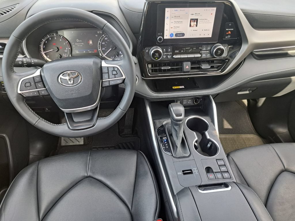 Used 2024 Toyota Highlander XLE FWD image 20