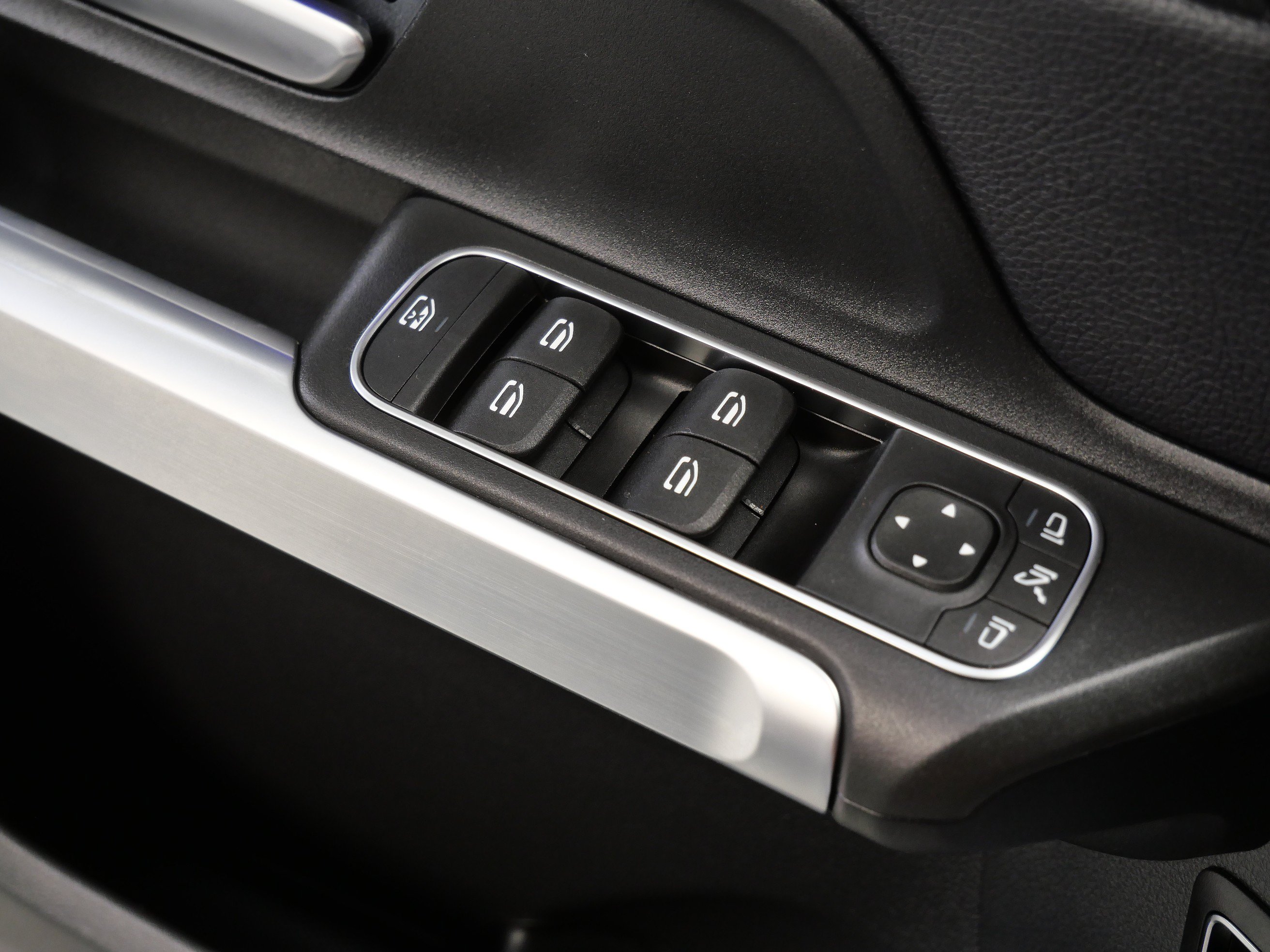 Certified 2026 Mercedes-Benz GLB 250 4MATIC image 34