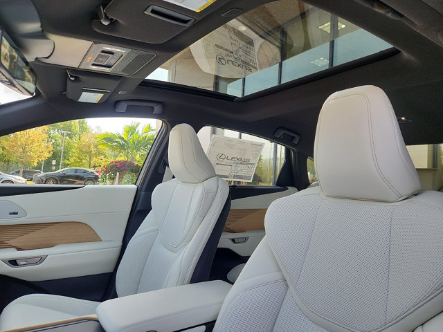 New 2026 Lexus ES 500e AWD/4WD image 10