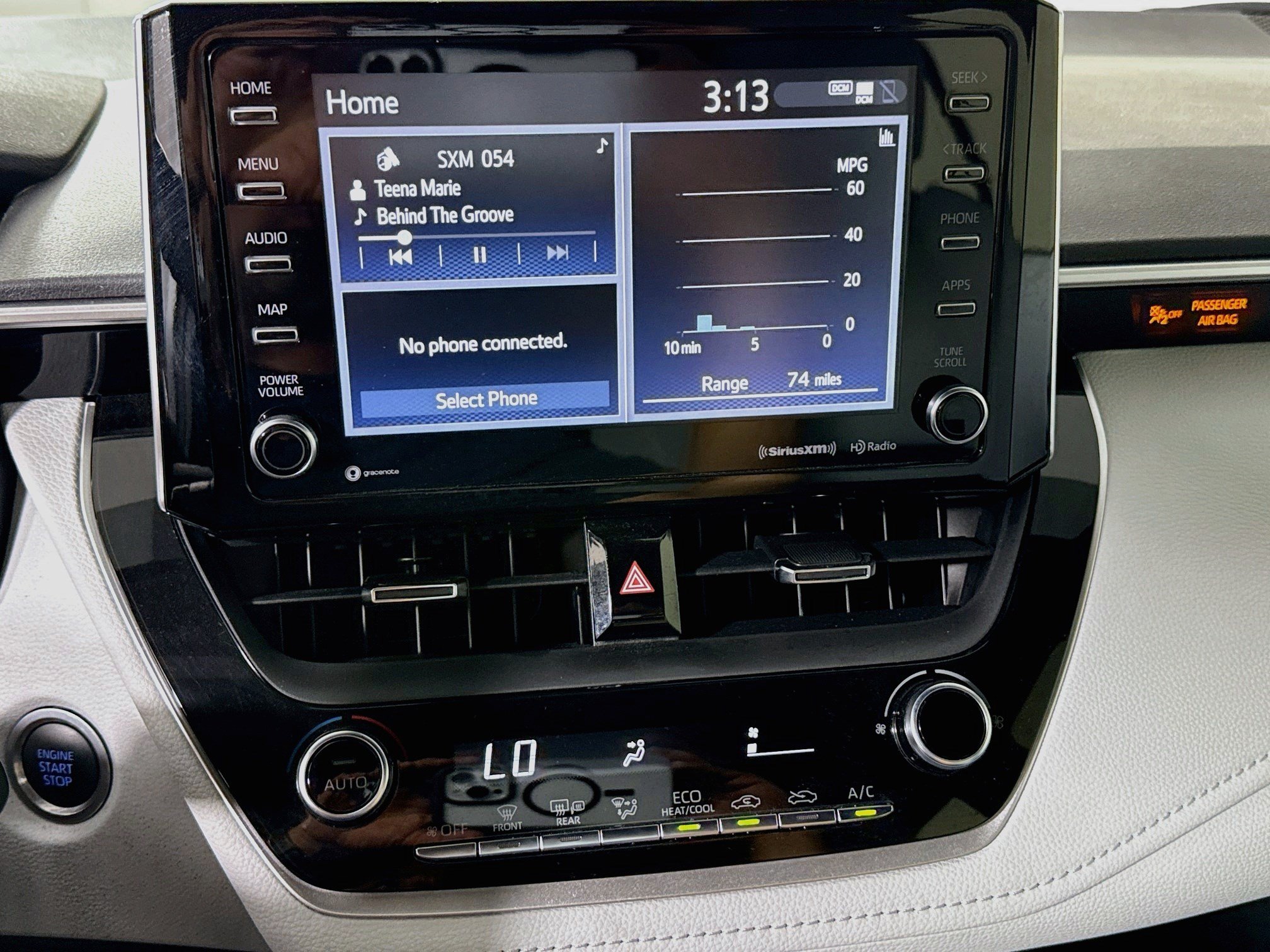 Used 2022 Toyota Corolla SE w/ SE Preferred Package FWD image 18