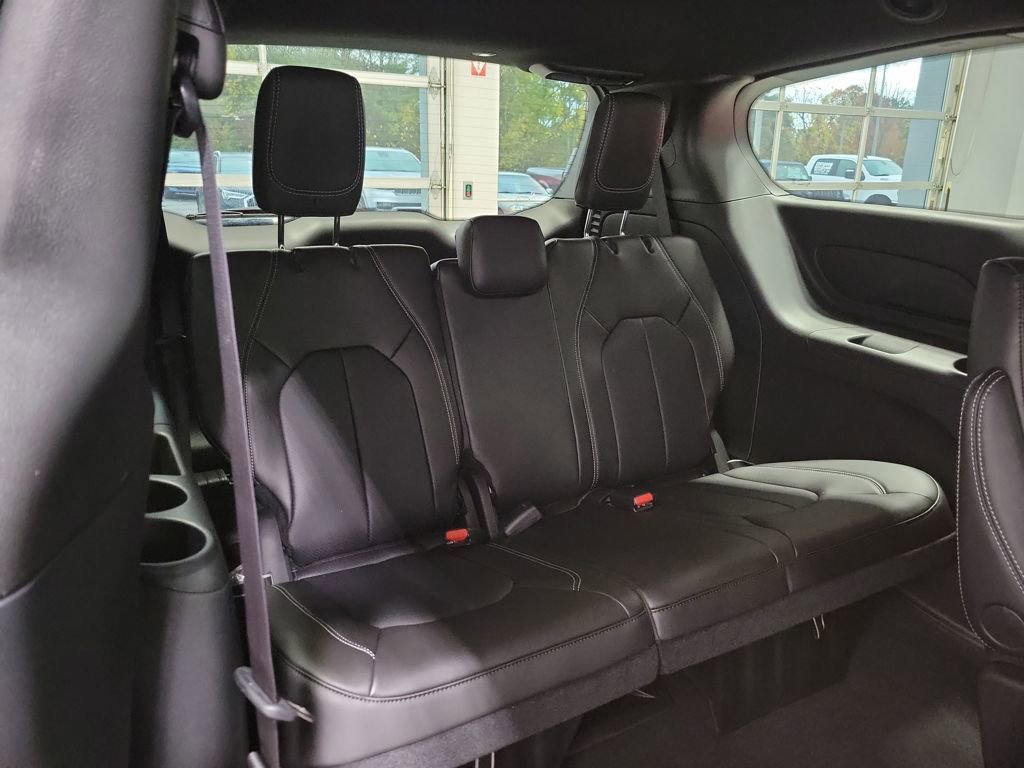 New 2026 Chrysler Pacifica Select image 9