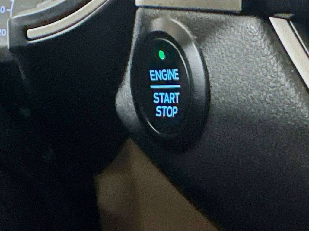Used 2020 Ford Escape SE FWD image 18