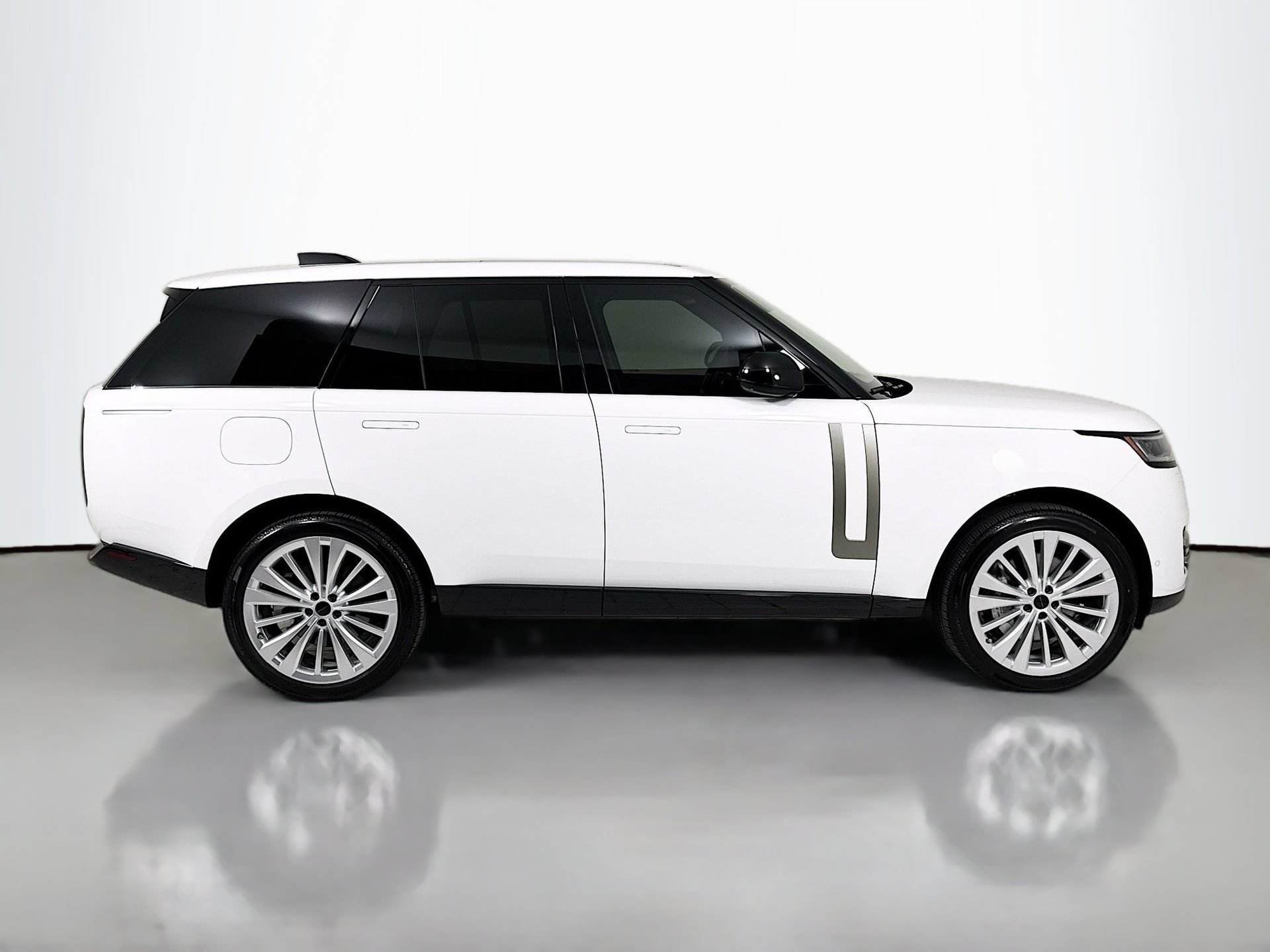 Used 2025 Land Rover Range Rover SE AWD/4WD image 8