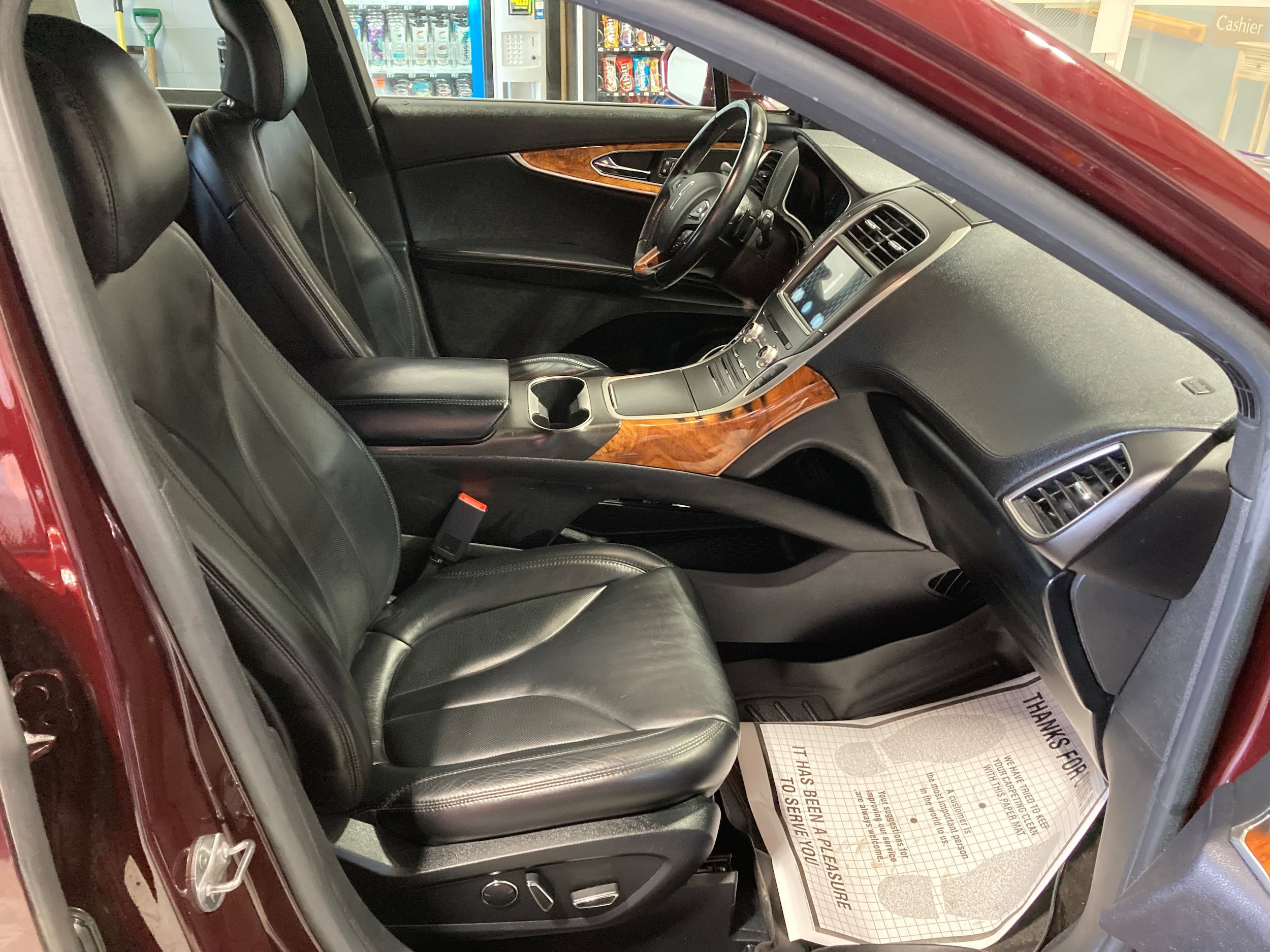 Used 2017 Lincoln MKX Select w/ Select Plus Package AWD/4WD image 3