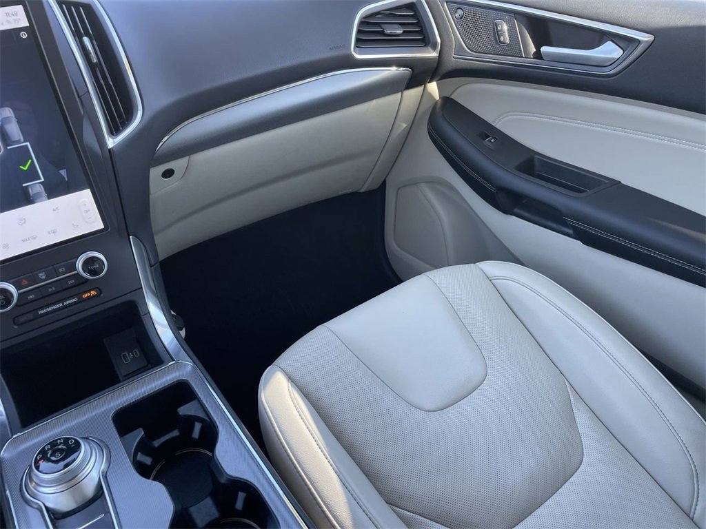 Used 2021 Ford Edge Titanium w/ Equipment Group 301A image 5